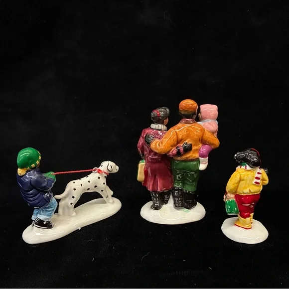 Department 56 Saturday Morning Downtown & The Whole Family Goes Shopping - Picture 12 of 16